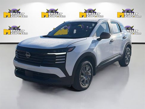 Used 2025 Nissan Kicks S image 1