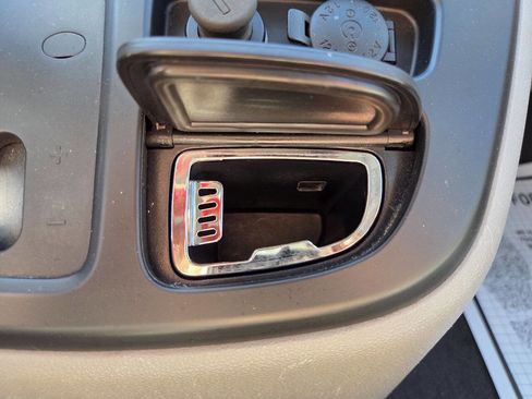 Used 2010 Kia Sedona LX FWD image 26