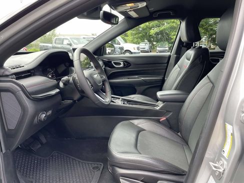 Used 2025 Jeep Compass Trailhawk AWD/4WD image 15