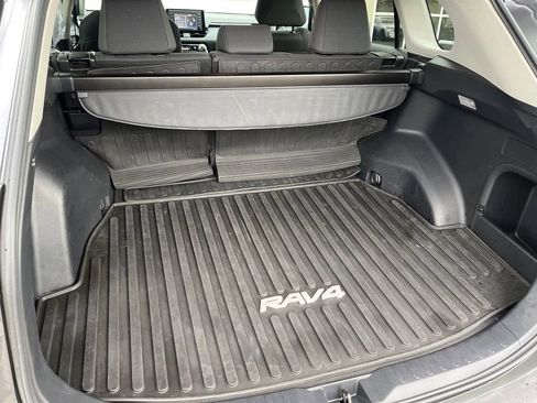 Used 2021 Toyota RAV4 LE image 25