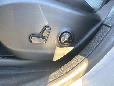 Used 2021 Jeep Cherokee Limited w/ Mopar Interior Package image 12