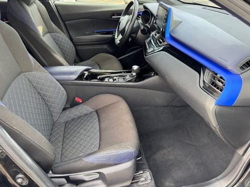 Used 2020 Toyota C-HR XLE FWD image 15