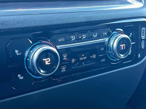 Used 2025 GMC Sierra 1500 SLT image 15