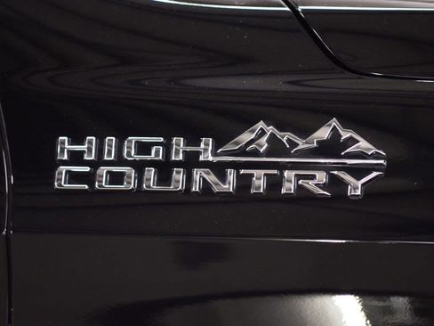 Used 2023 Chevrolet Suburban High Country AWD/4WD image 14