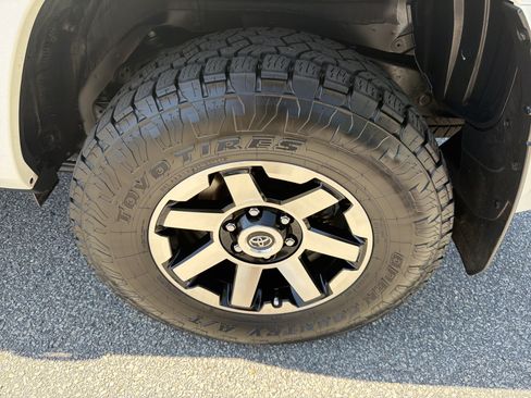 Certified 2022 Toyota 4Runner TRD Off-Road Premium w/ Moonroof Package AWD/4WD image 30