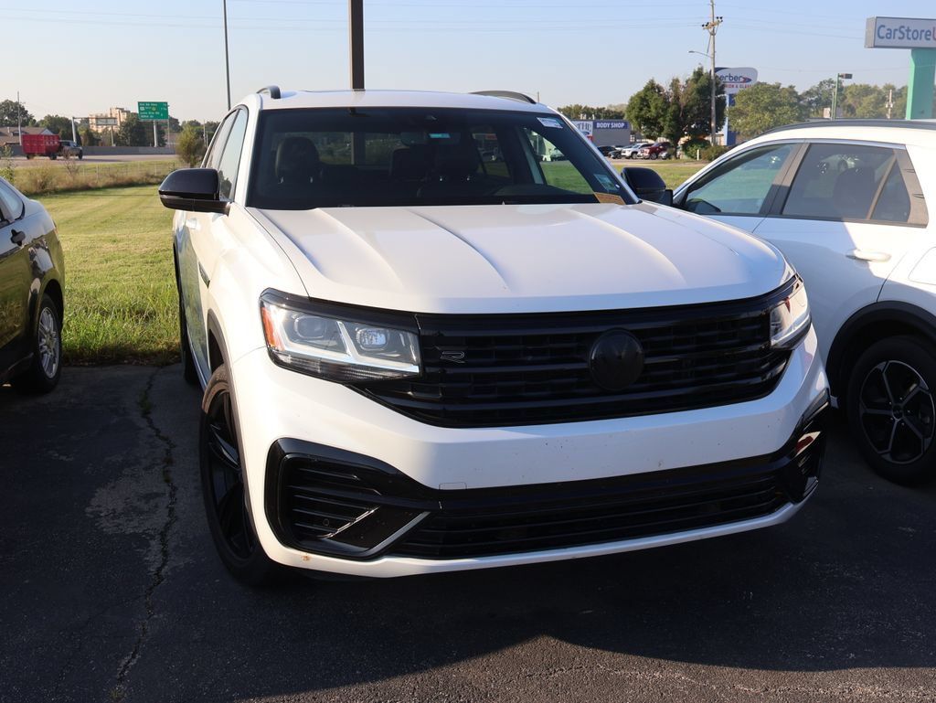 Used 2023 Volkswagen Atlas Cross Sport SEL R-Line AWD/4WD image 2