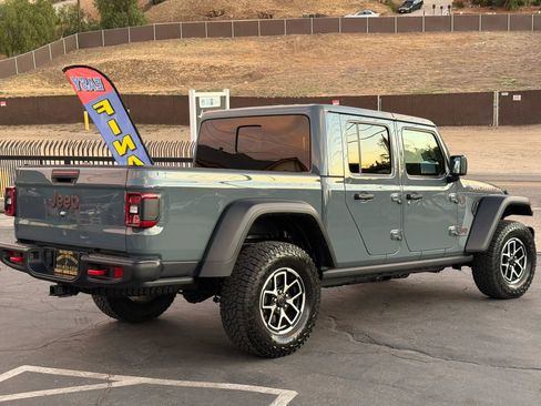 Used 2025 Jeep Gladiator Rubicon w/ Convenience Group AWD/4WD image 4