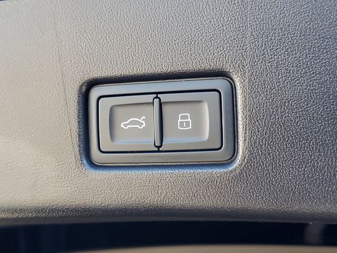 Used 2024 Audi Q4 e-tron Premium Plus w/ Premium Plus image 10