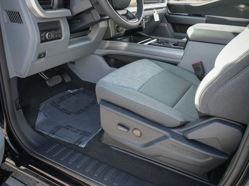 New 2026 Ford F250 XLT w/ XLT Premium Package AWD/4WD image 17