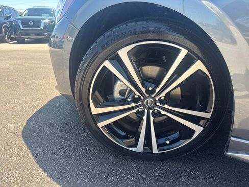 Used 2022 Nissan Sentra SR w/ SR Premium Package FWD image 29