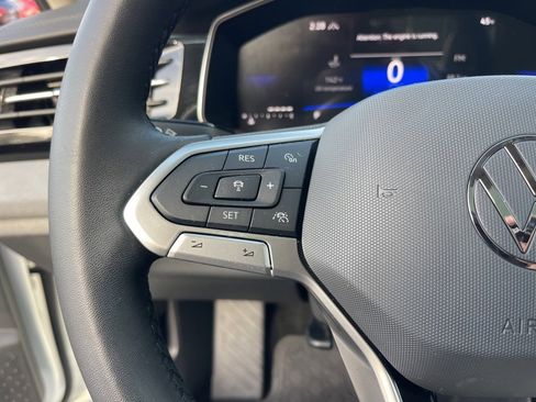 Used 2025 Volkswagen Jetta SE image 20