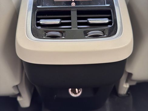 Used 2020 Volvo XC90 T5 Momentum w/ Protection Package Premier image 79