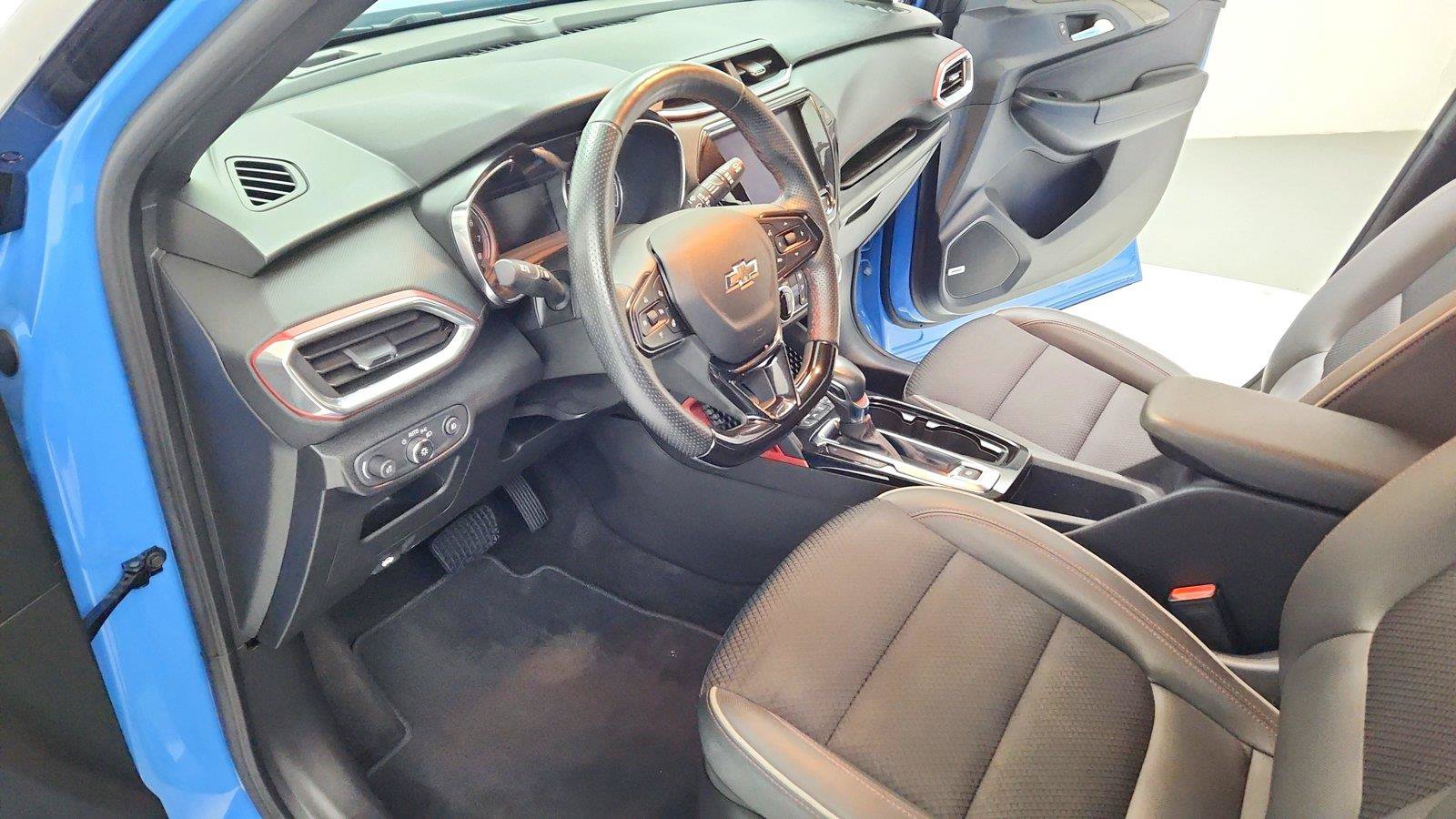 Used 2023 Chevrolet TrailBlazer RS w/ Sun and Liftgate Package FWD image 13