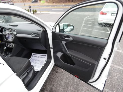 Used 2018 Volkswagen Tiguan S image 21