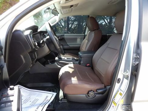 Used 2016 Toyota Tacoma SR w/ Towing Package AWD/4WD image 13