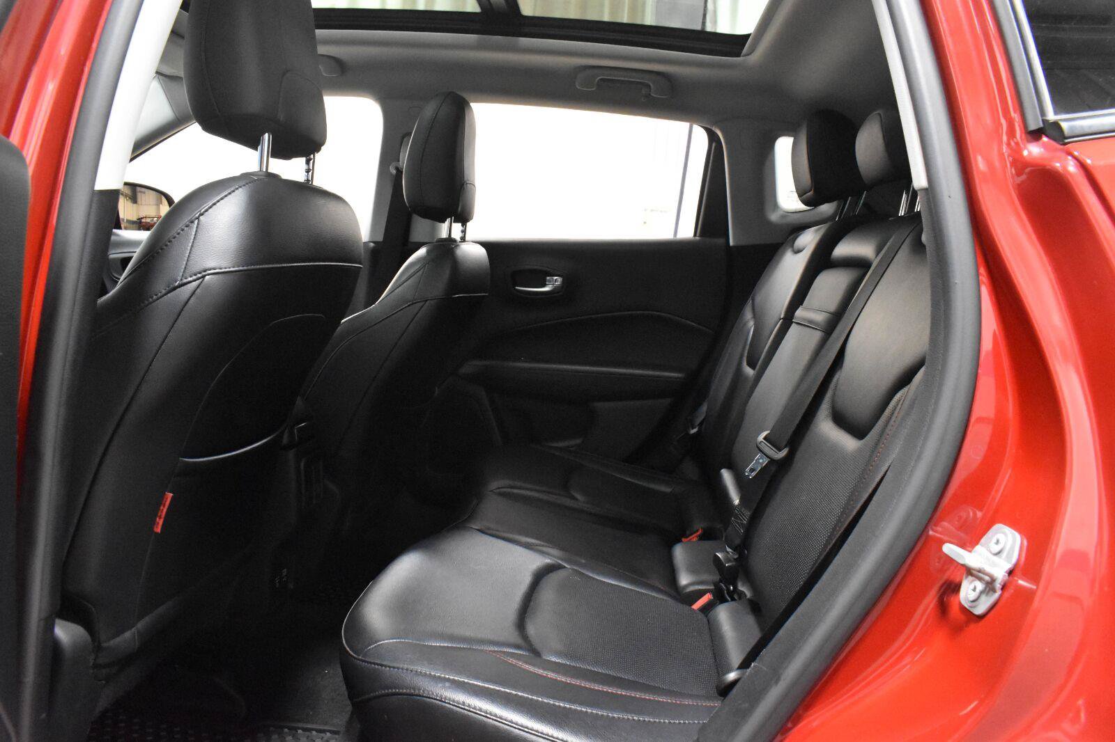 Used 2017 Jeep Compass Trailhawk w/ Leather Interior Group AWD/4WD image 5