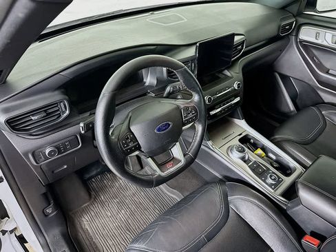 Used 2020 Ford Explorer ST image 2