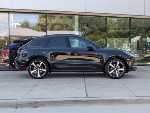 Certified 2026 Porsche Macan AWD/4WD image 8