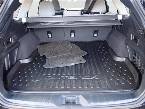 Used 2025 Subaru Outback Premium AWD/4WD image 8