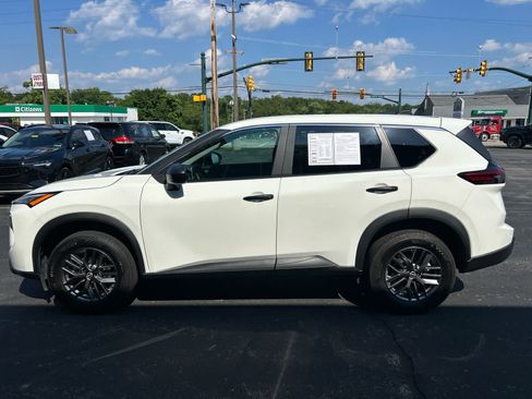 Used 2025 Nissan Rogue S AWD/4WD image 15