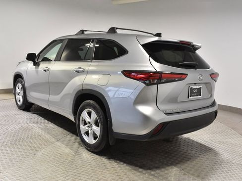 Used 2023 Toyota Highlander LE image 5