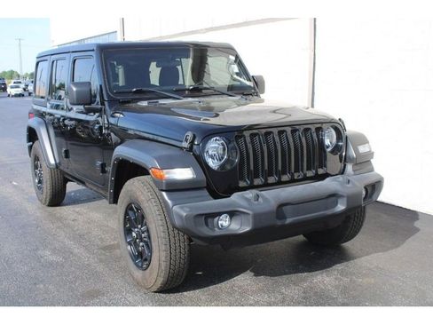 Used 2022 Jeep Wrangler Unlimited Sport AWD/4WD image 2