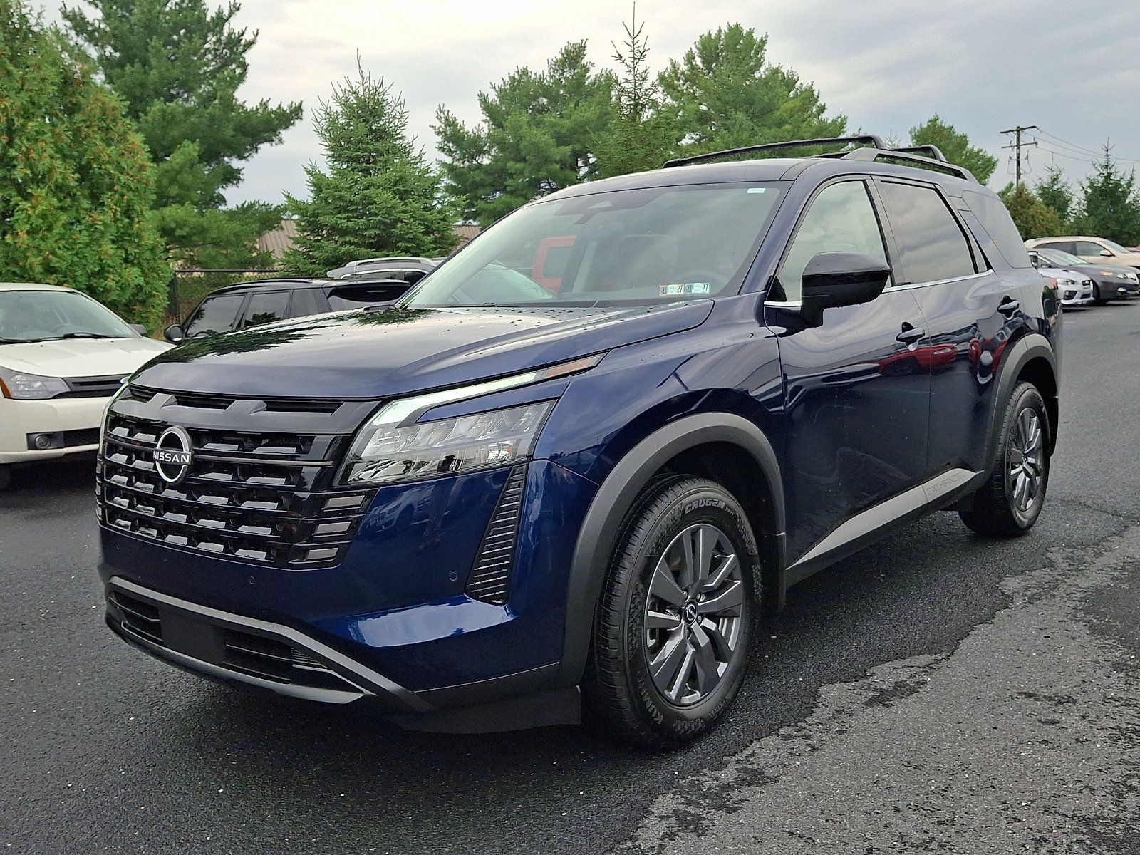 Certified 2026 Nissan Pathfinder SV AWD/4WD image 3