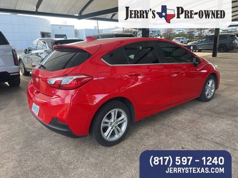 Used 2018 Chevrolet Cruze LT w/ Convenience Package image 4