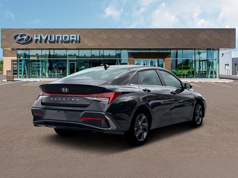New 2026 Hyundai Elantra SEL Sport Premium FWD image 7