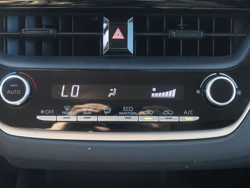 Used 2020 Toyota Corolla LE FWD image 7