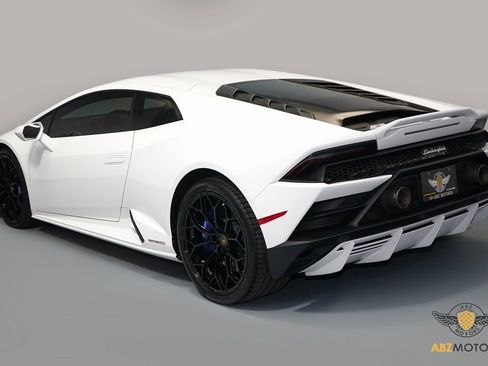 Used 2020 Lamborghini Huracan EVO image 7