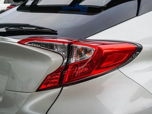 Used 2020 Toyota C-HR XLE image 8