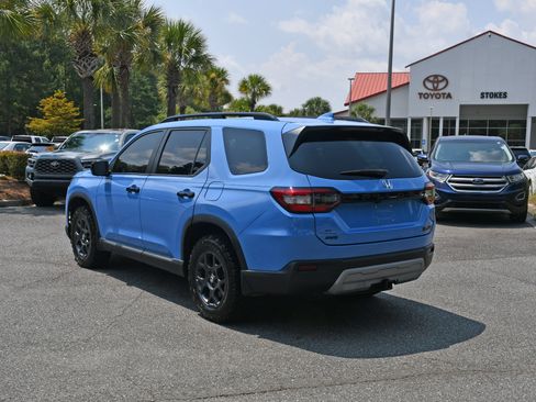 Used 2024 Honda Pilot TrailSport image 3