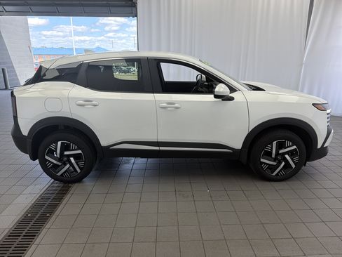 Used 2025 Nissan Kicks SV FWD image 4