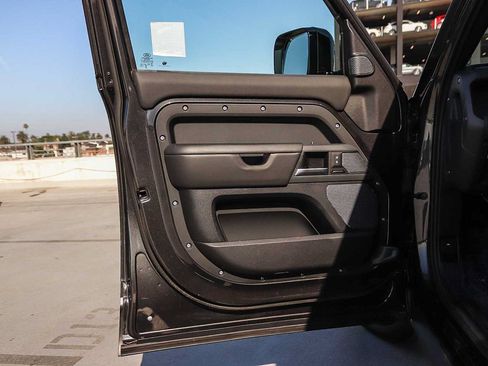 Used 2024 Land Rover Defender 110 X-Dynamic SE AWD/4WD image 27