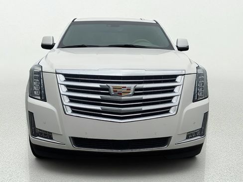 Used 2020 Cadillac Escalade ESV Platinum RWD image 2