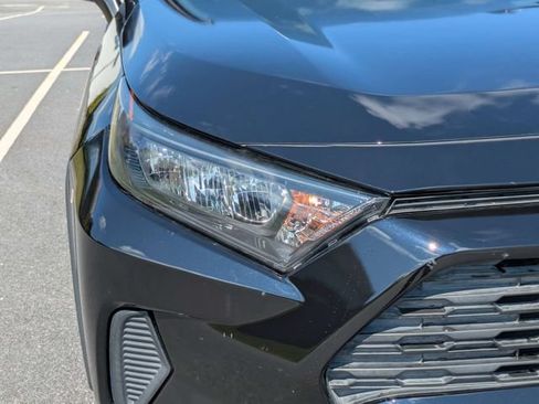 Used 2019 Toyota RAV4 LE FWD image 10