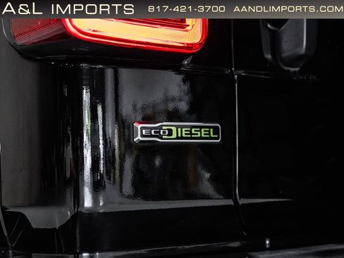 Used 2023 Jeep Wrangler Unlimited Sahara w/ LED Lighting Group AWD/4WD image 23