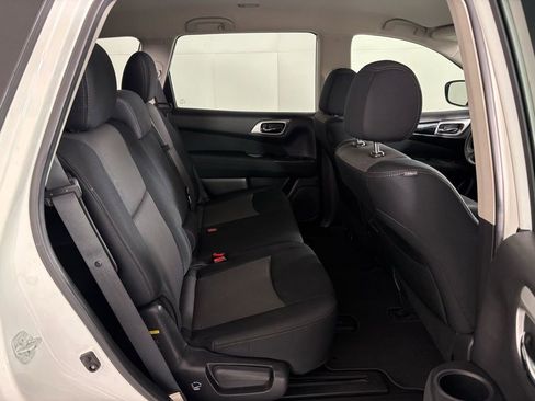 Certified 2017 Nissan Pathfinder SV image 38