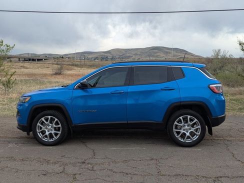 Used 2022 Jeep Compass Latitude image 9