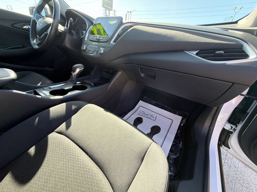 Used 2022 Chevrolet Malibu RS FWD image 28