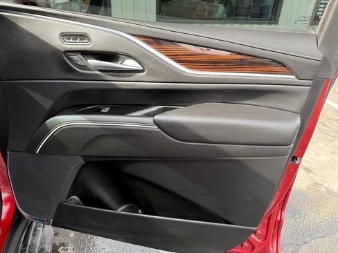 Used 2022 Cadillac Escalade Luxury image 16