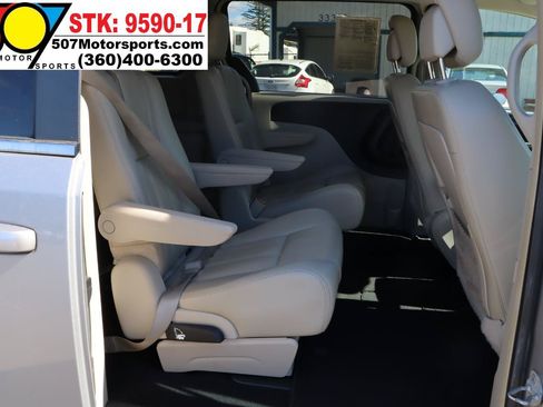 Used 2013 Chrysler Town & Country Touring FWD image 18