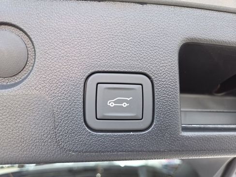 New 2026 Chevrolet Equinox LT w/ Convenience Package II AWD/4WD image 17