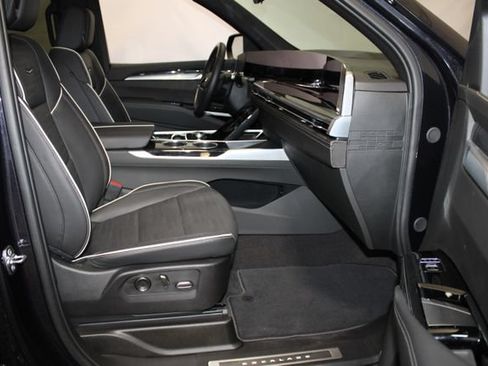 Certified 2025 Cadillac Escalade Sport w/ Touring Package AWD/4WD image 17