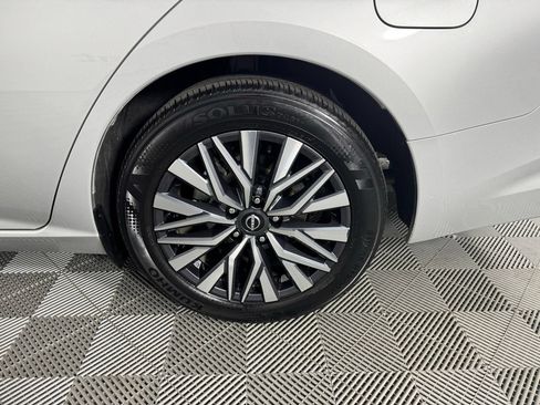 Used 2025 Nissan Altima 2.5 SV FWD image 38