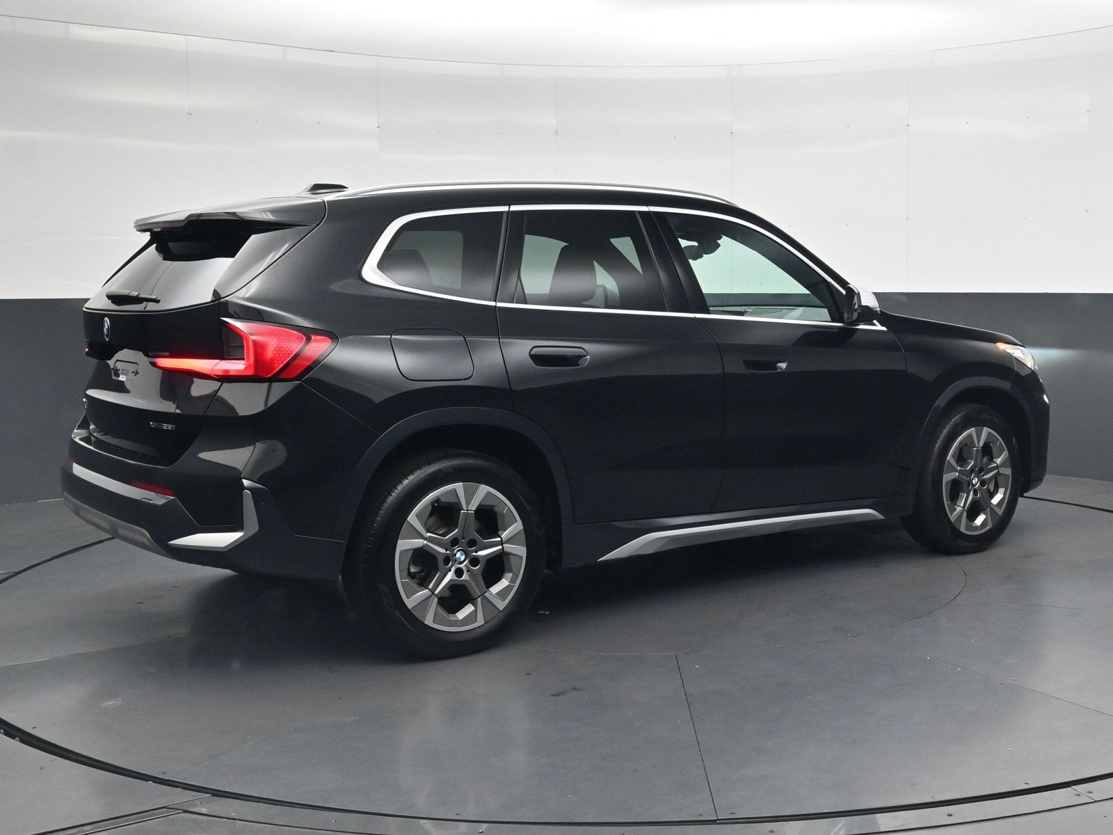 Used 2024 BMW X1 xDrive28i AWD/4WD image 4
