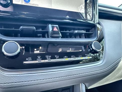 Used 2025 Toyota Corolla Cross L image 27