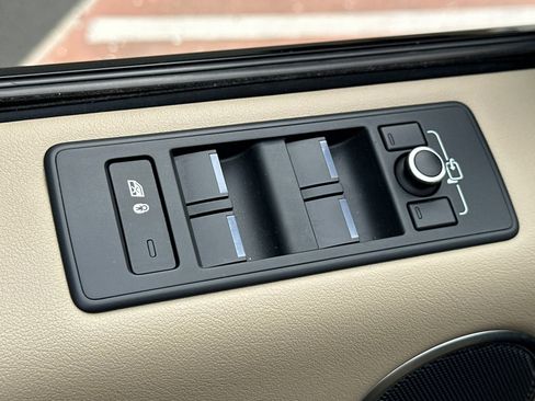 Used 2017 Land Rover Range Rover Sport HSE image 15