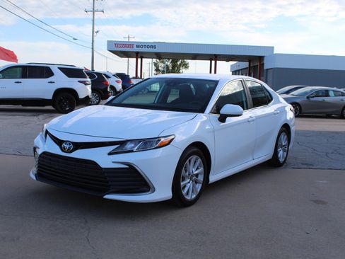 Used 2024 Toyota Camry LE image 11